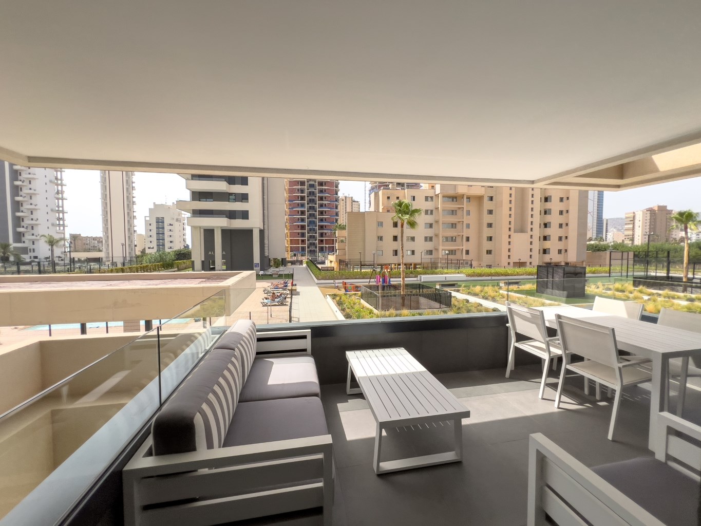 Contemporary Apartment with Pool, Gym & High Rental Potential - Photo 21