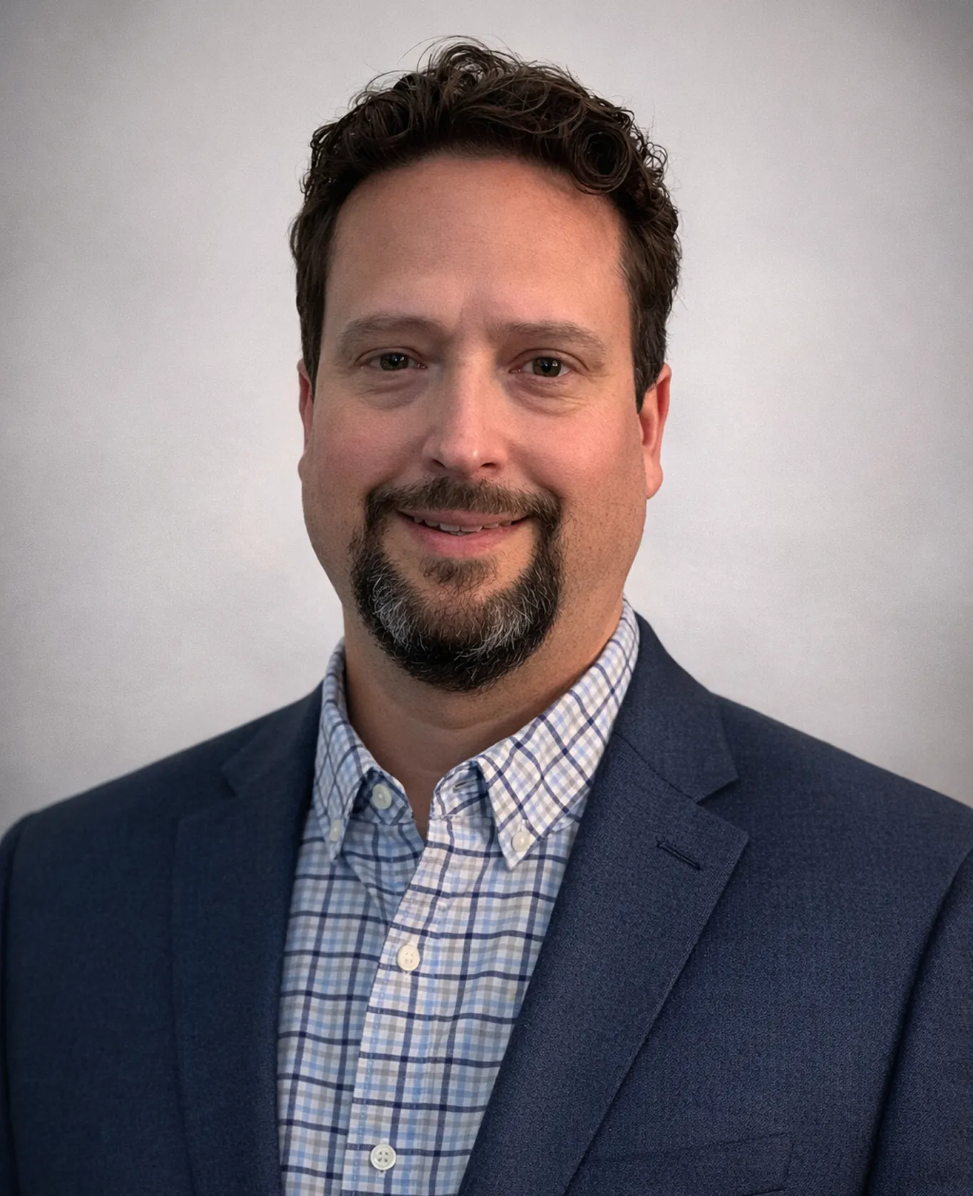 A headshot of Gary Ehlert, the estimator of Brightleaf Glass and Metal Co.