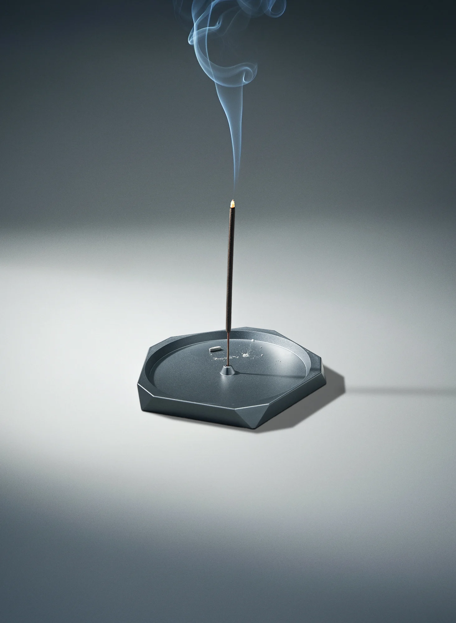 Vesta container transformed into an incense burner with integrated modular functionality