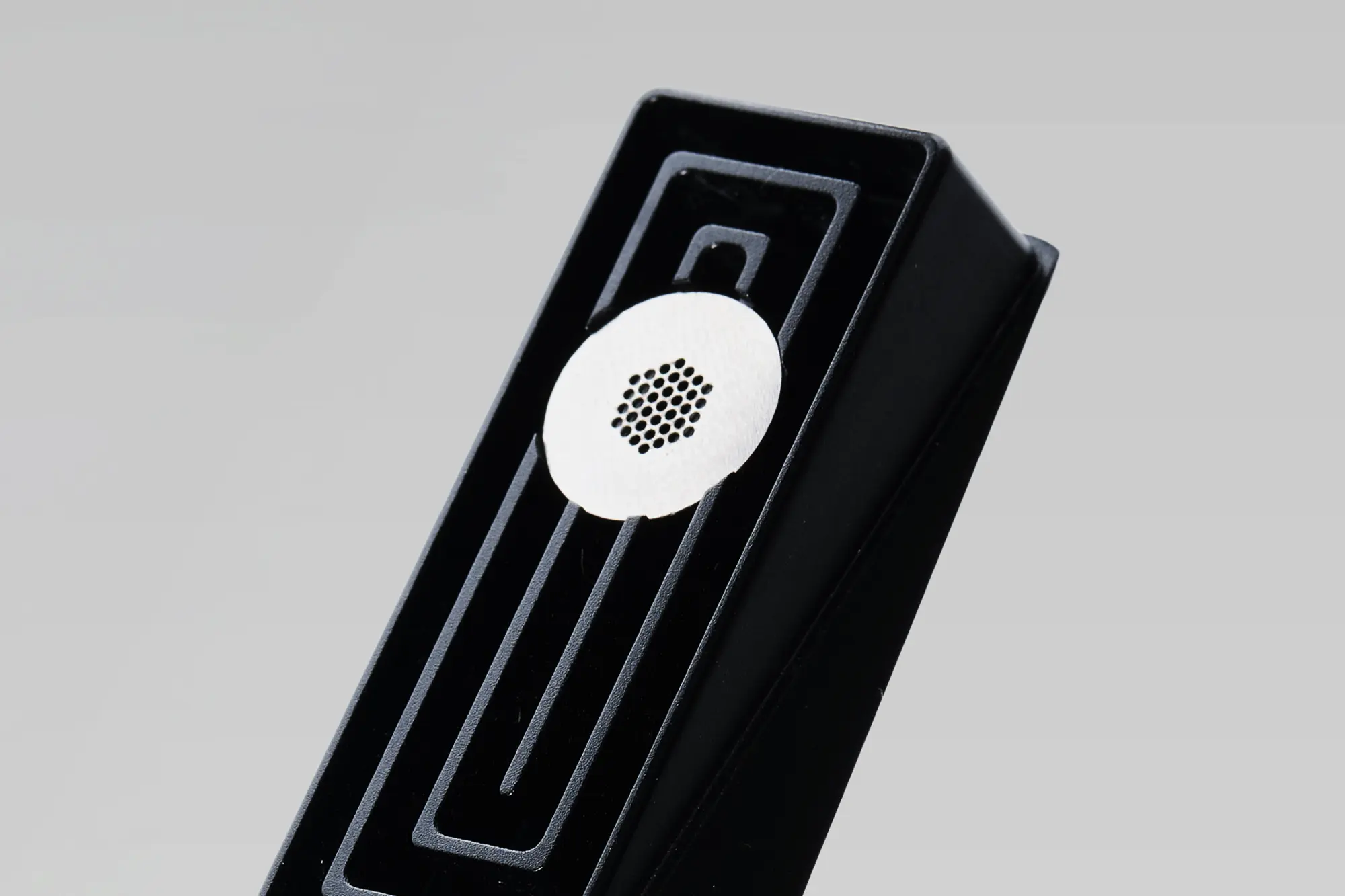 Black Tempest Abyss magnetic pipe with titanium filter over internal labyrinth cooling channel