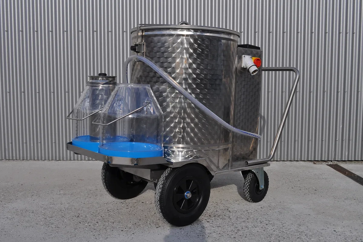 Vozík MilkTaxi s nerezovou nádobou a napájecími lahvemi