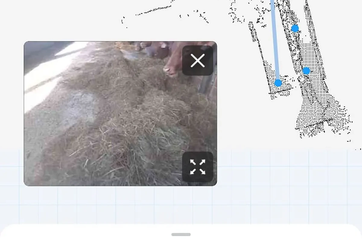 Mobilní aplikace robota Nimbo s náhledem kamery na krmný stůl a 3D mapou okolí