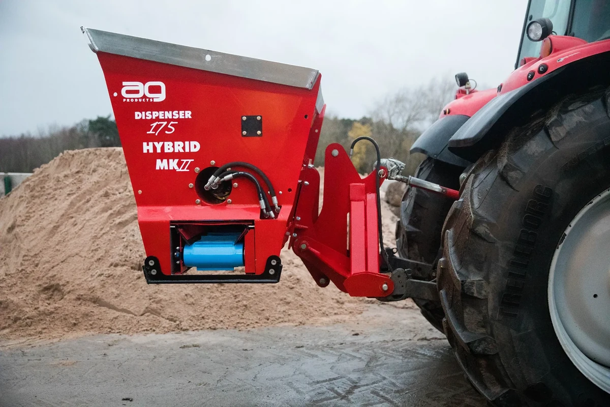 Nesené zastýlací zařízení AG Dispenser 175 Hybrid v tříbodovém závěsu traktoru