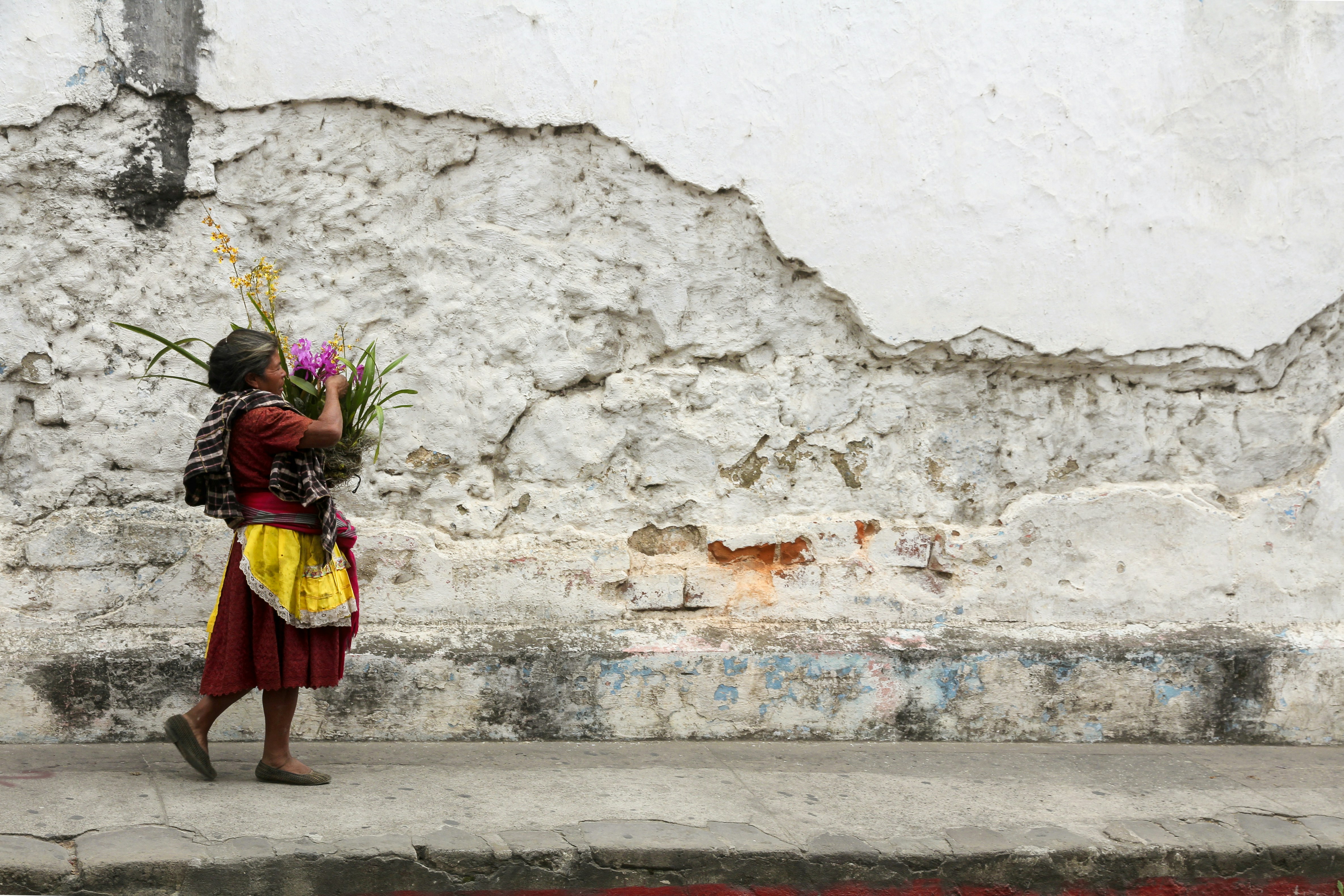 Cómo Enviar Dinero a Bancos en Guatemala: Banrural, Banco Industrial y Más 2026