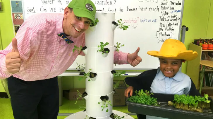 Stephen Ritz teaching the Tower Garden water lesson
