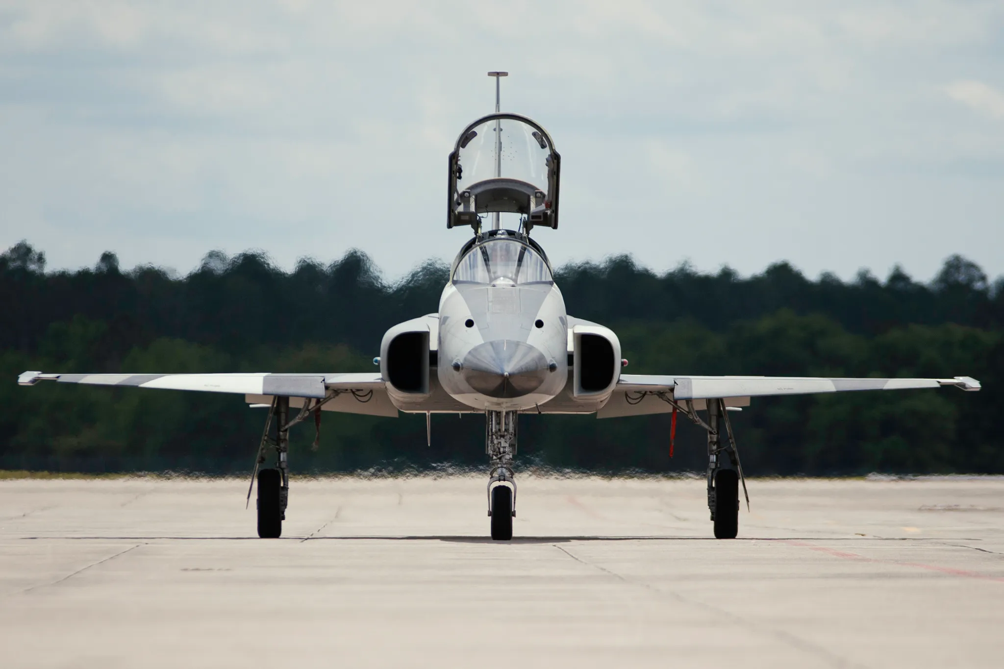 F5 on the runway with cockpit open straigh on