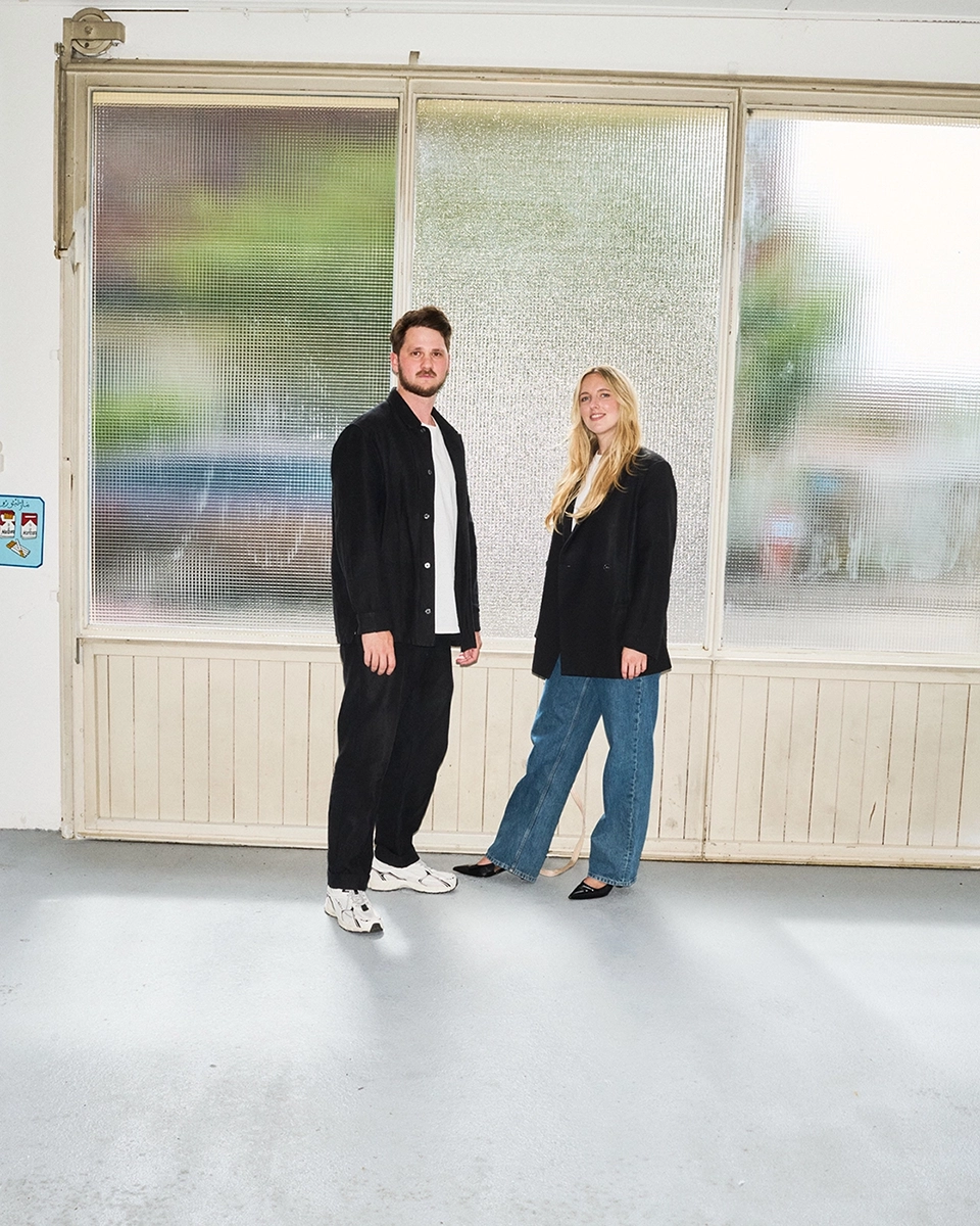 Benji und Lea stehend
