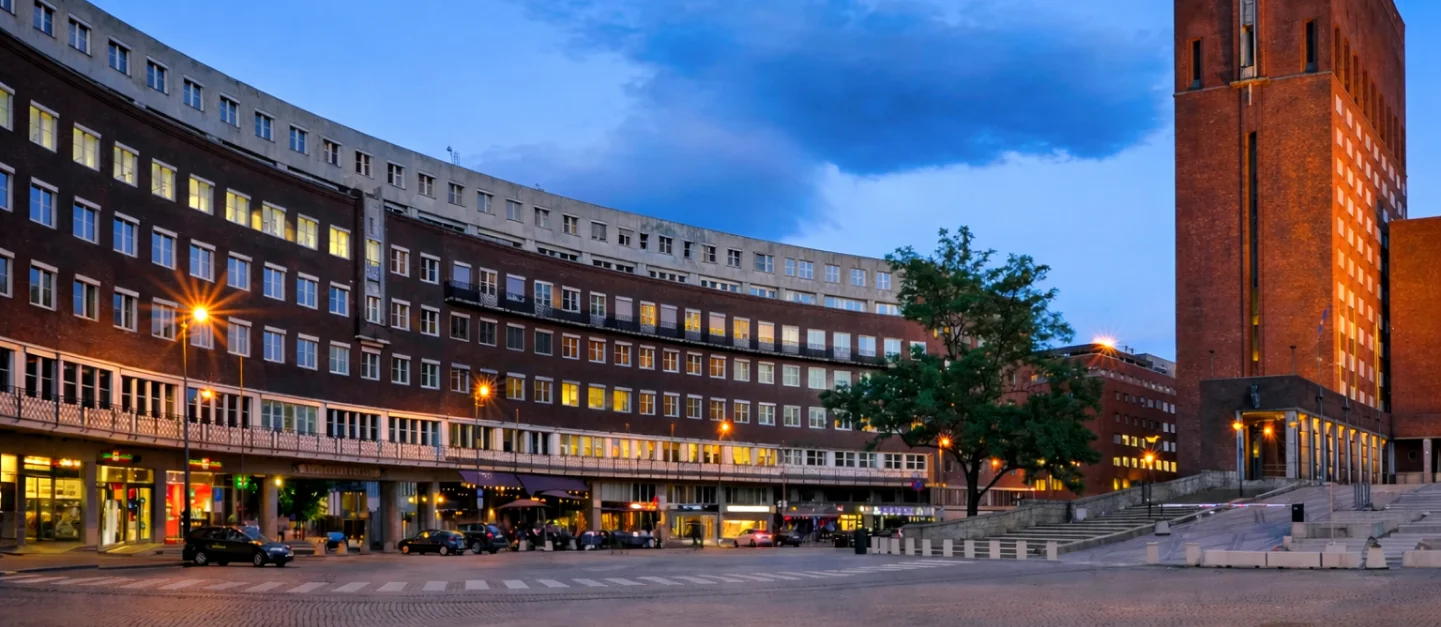 Bilde av rådhusplassen utenfor ingangen til OSLO SYN