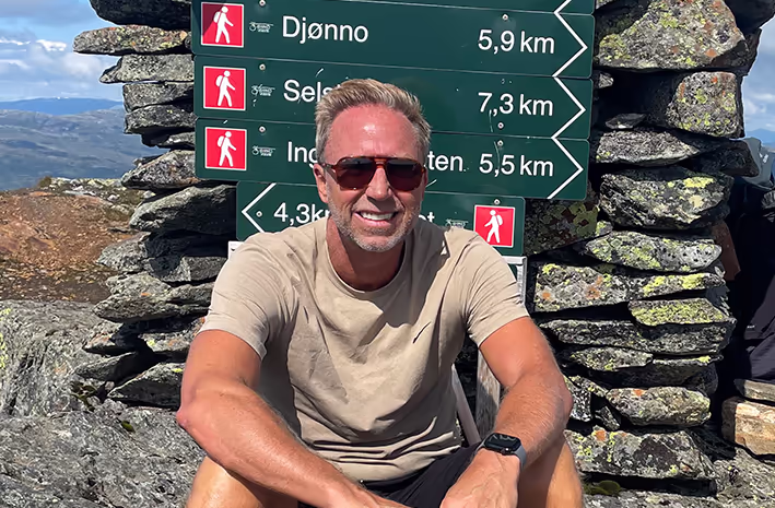 Steinar Hoen er brillefri og kan nyte turer i naturen med naturlig og varig godt syn etter PRESBYOND laserbehandling hos OSLO SYN