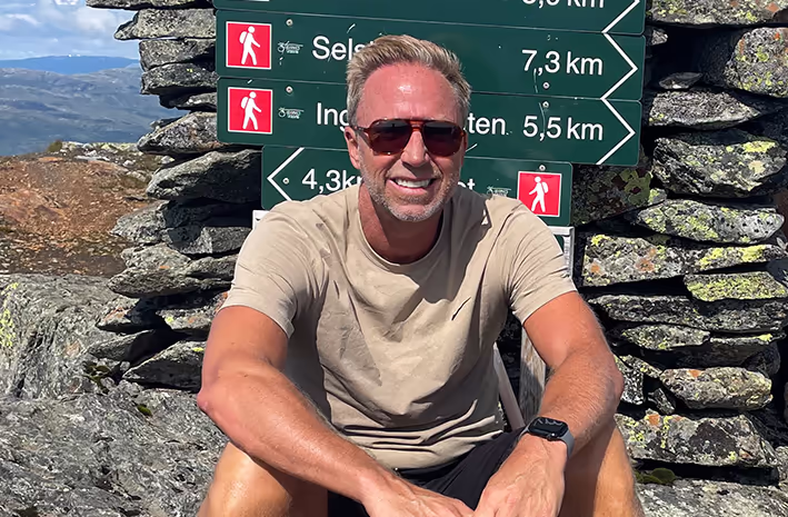 Steinar Hoen er brillefri og kan nyte turer i naturen med naturlig og varig godt syn etter PRESBYOND laserbehandling hos OSLO SYN