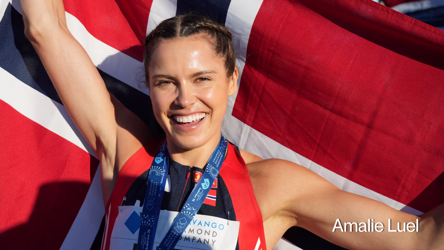 Amalie Iuel med medalje etter synskorrigerende laserbehandling hos Willy Pettersen som jobber ved OSLO SYN