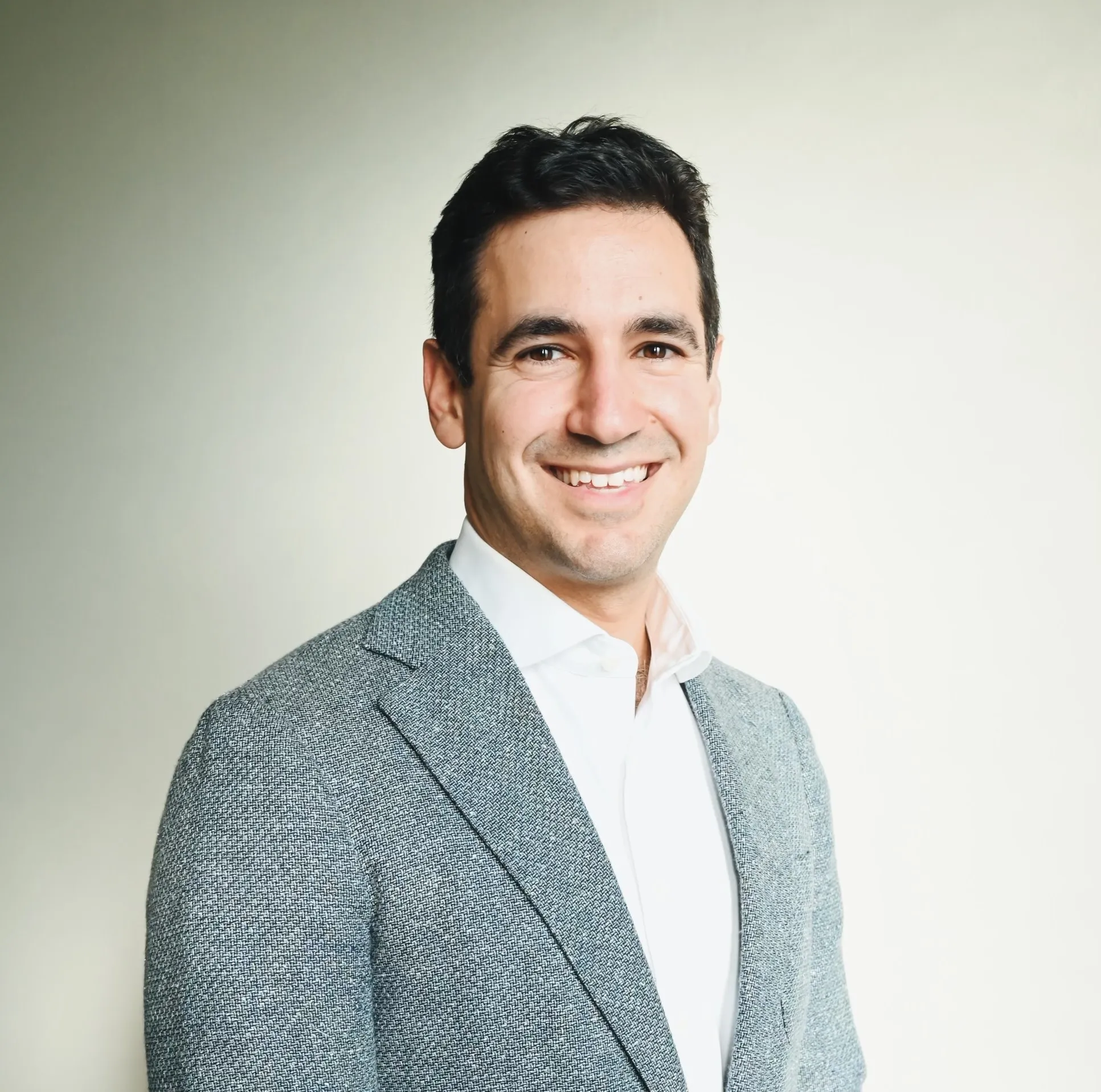 Michael has spent his career inside revenue teams. Before founding Meetra, he worked at the highest levels of PE-backed companies, VC-funded startups, and independent businesses, building and scaling sales organizations at multiple stages of growth.