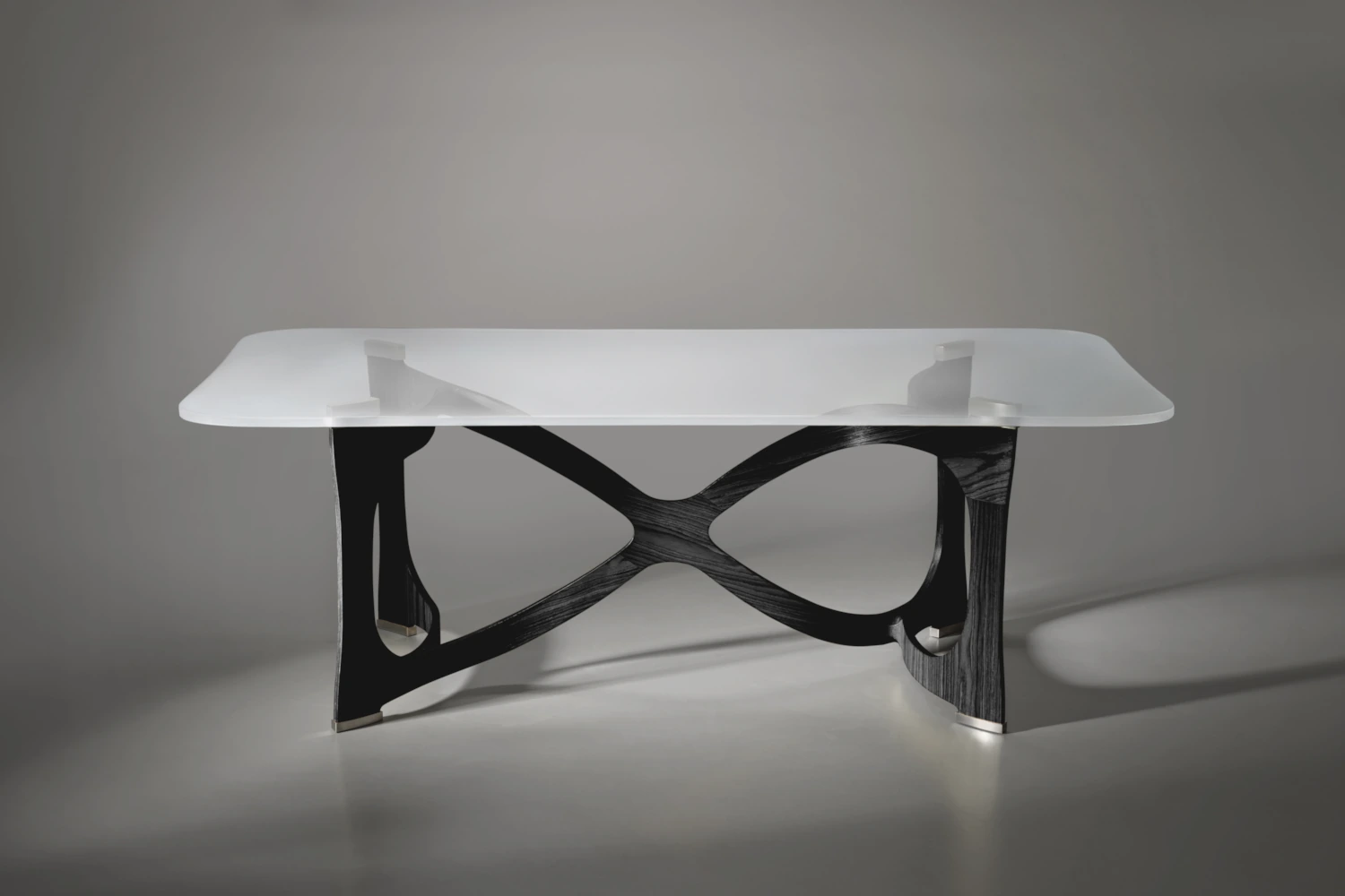 Schwarze Eiche, milchiges Plexiglas