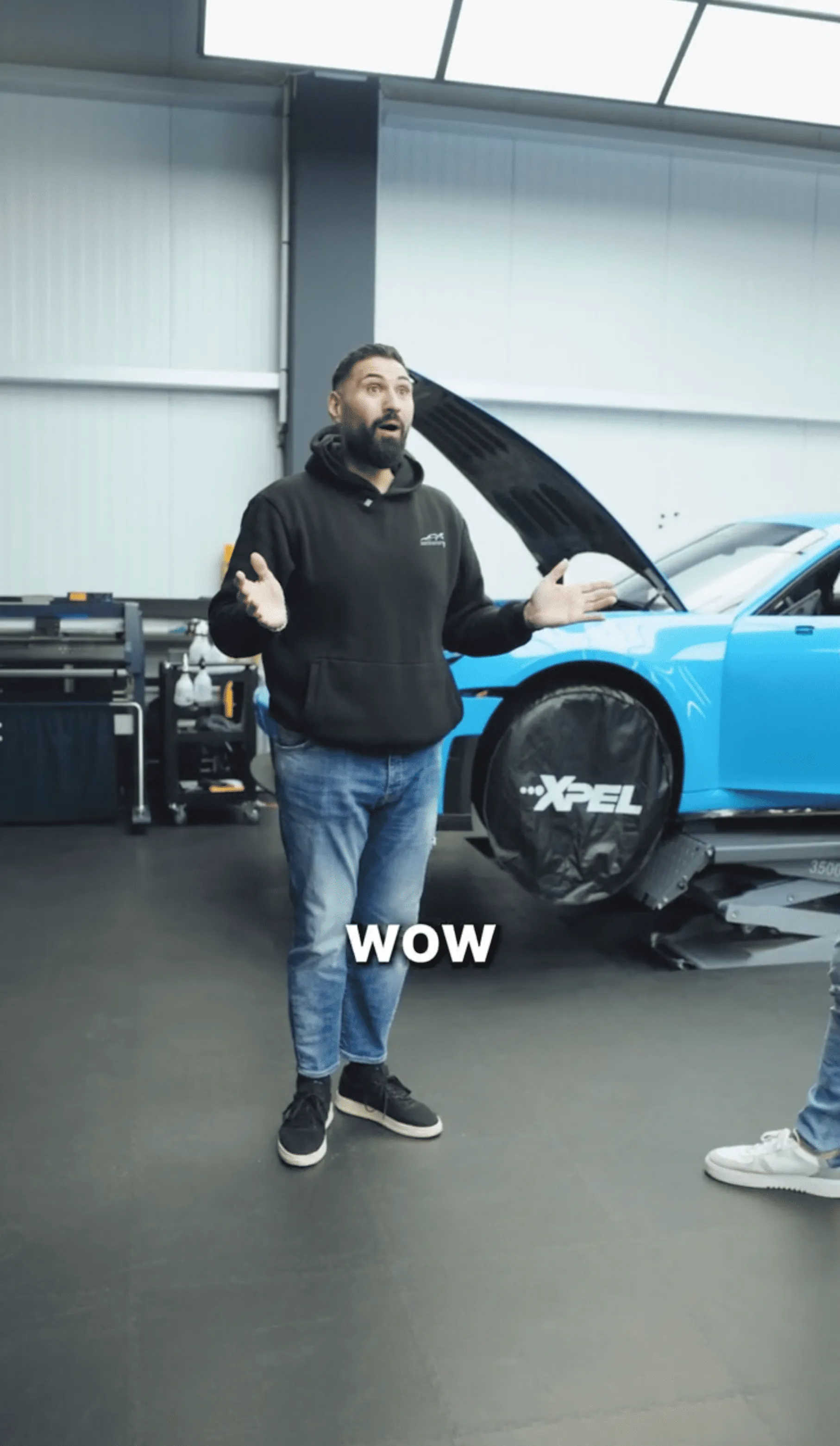 Standbild aus dem Floor Brothers Video-Ad
