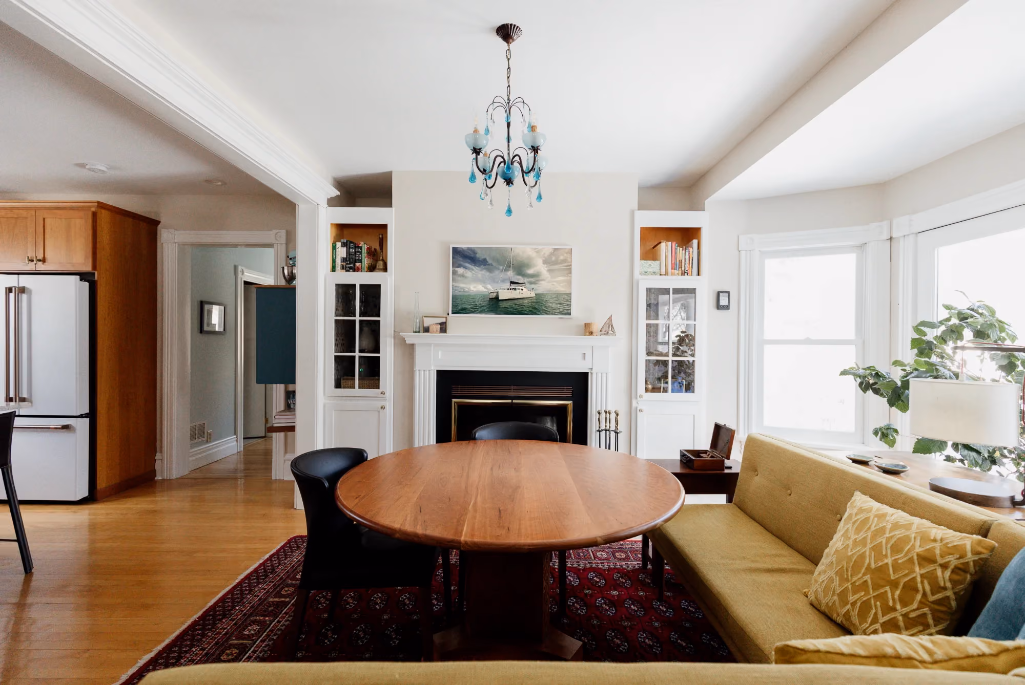 Dining room with round table and chandelier