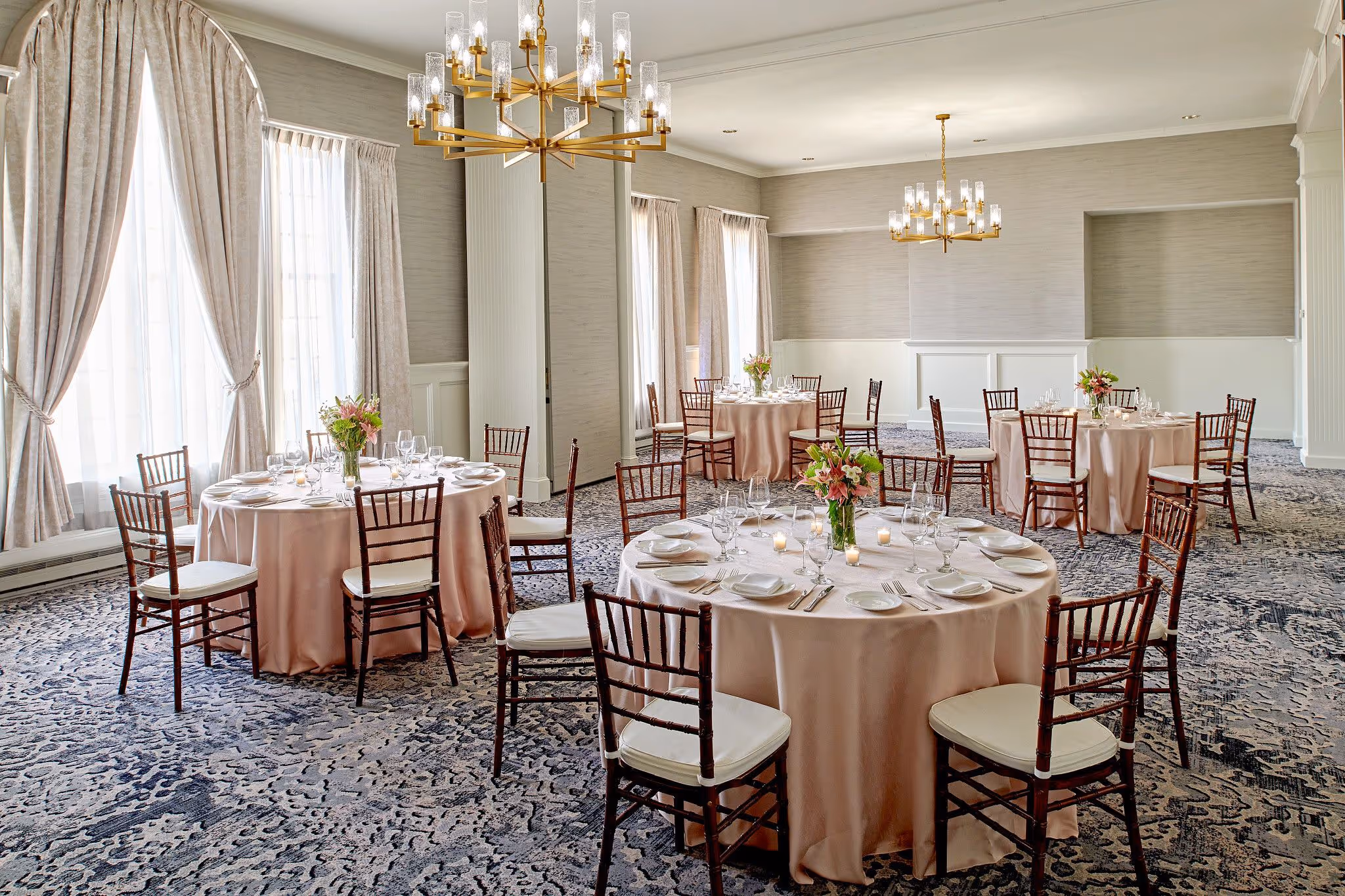 Thames Room flexible meeting space at Hotel Viking Newport Rhode Island with courtyard views
