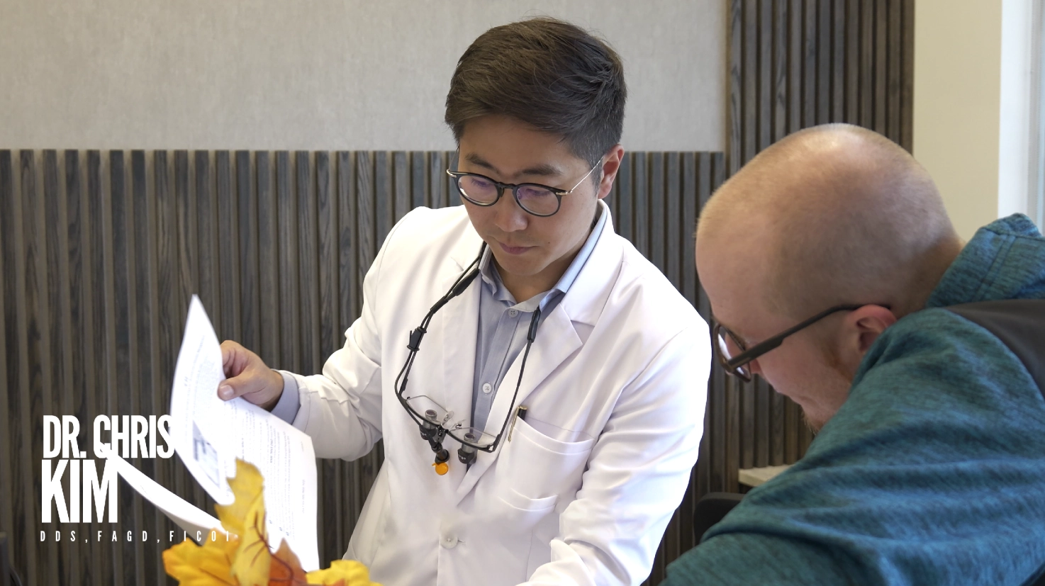 Dr. Chris Kim at Livewell Dental explaining the dCOE comprehensive evaluation approach