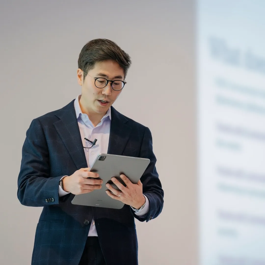 Dr. Chris Kim instructing dentists at Implant Accelerator