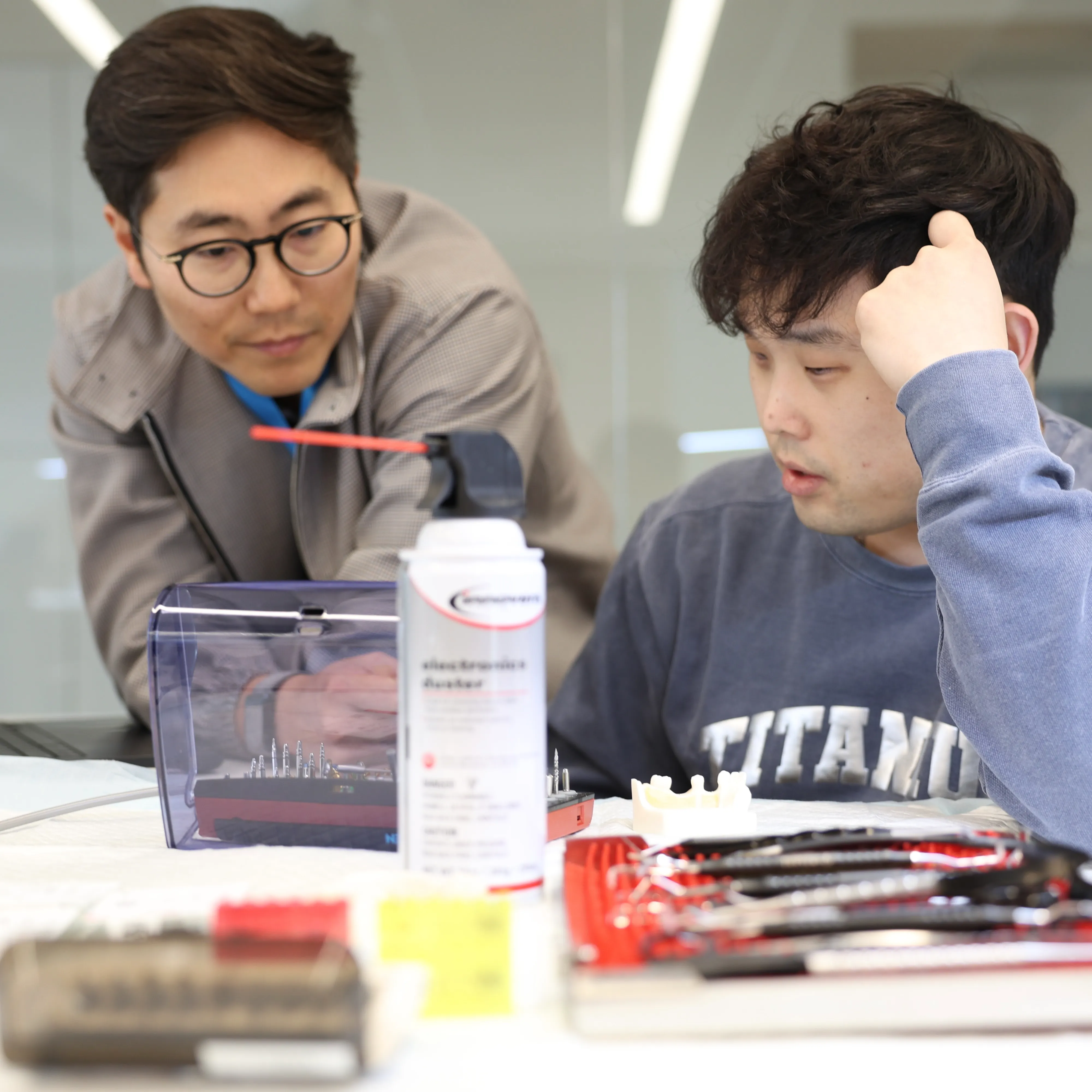 Dr. Chris Kim demonstrating advanced technique at Implant Accelerator