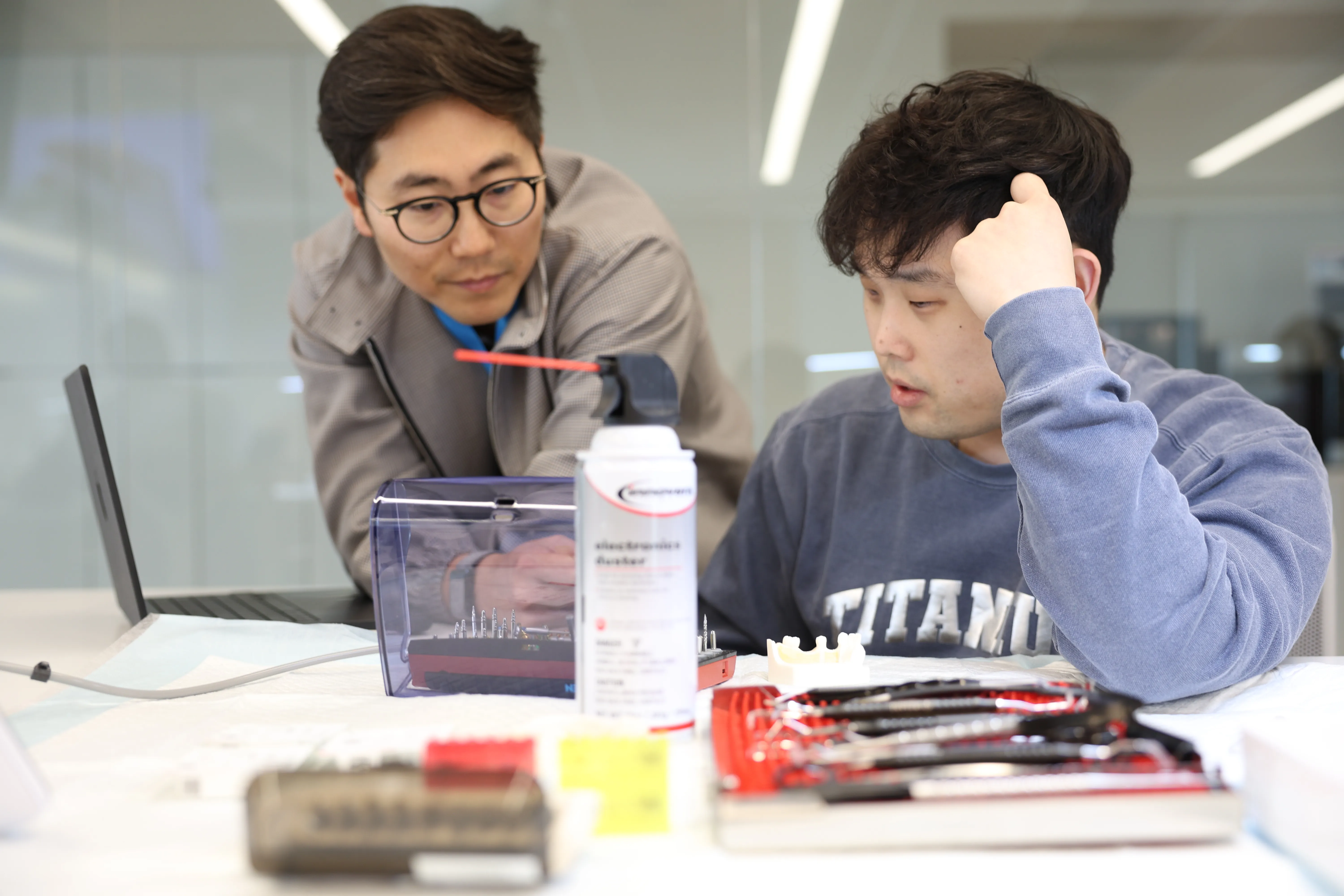 Dr. Chris Kim teaching advanced implant planning