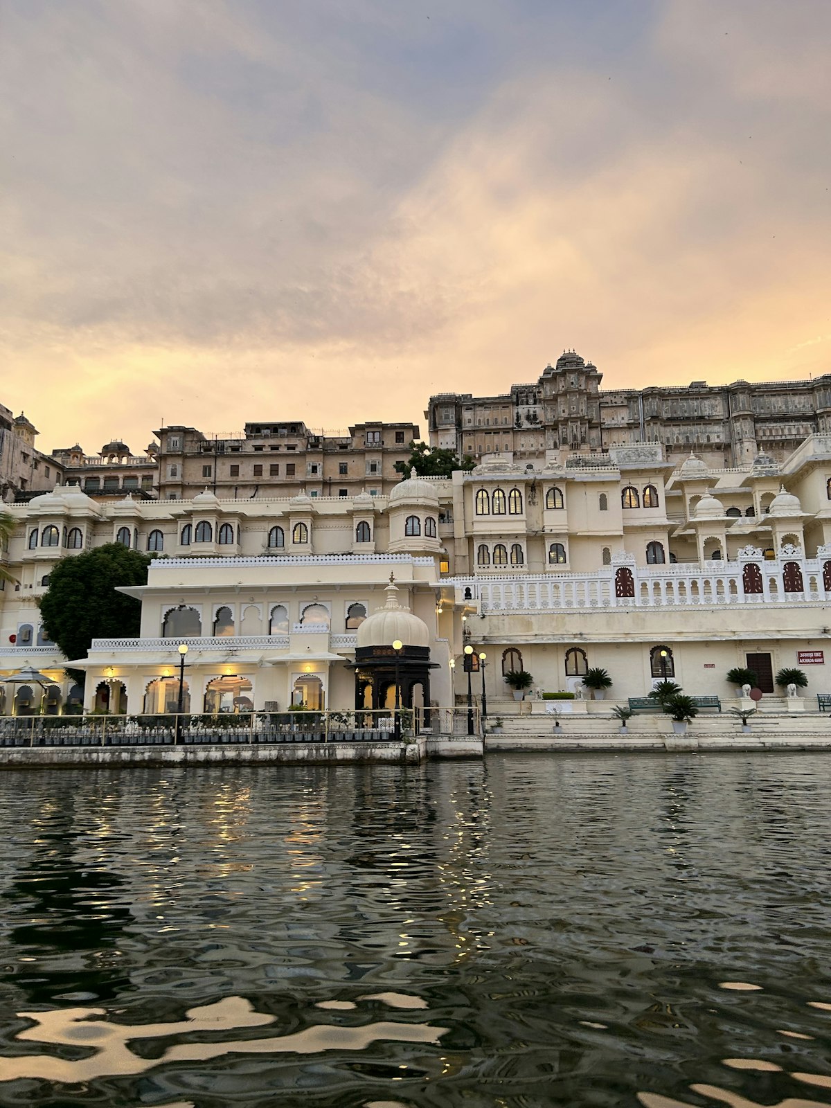 The Oberoi Udaivilas lakeside palace hotel in Udaipur