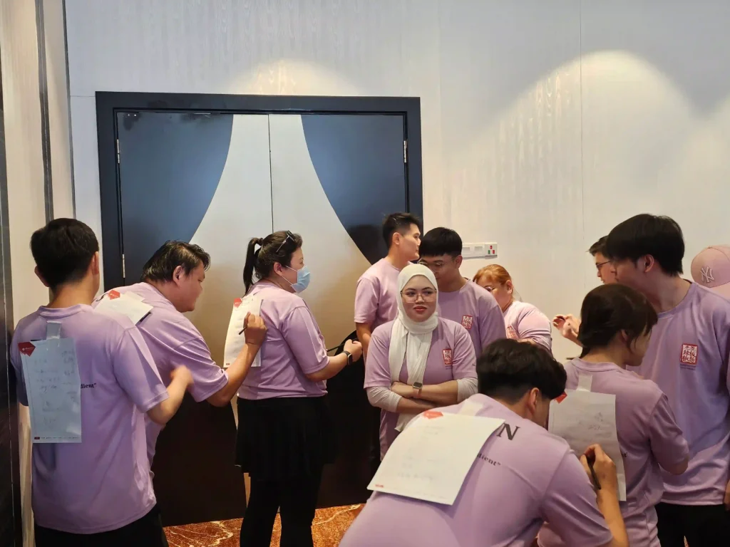 indoor team building game :impression game