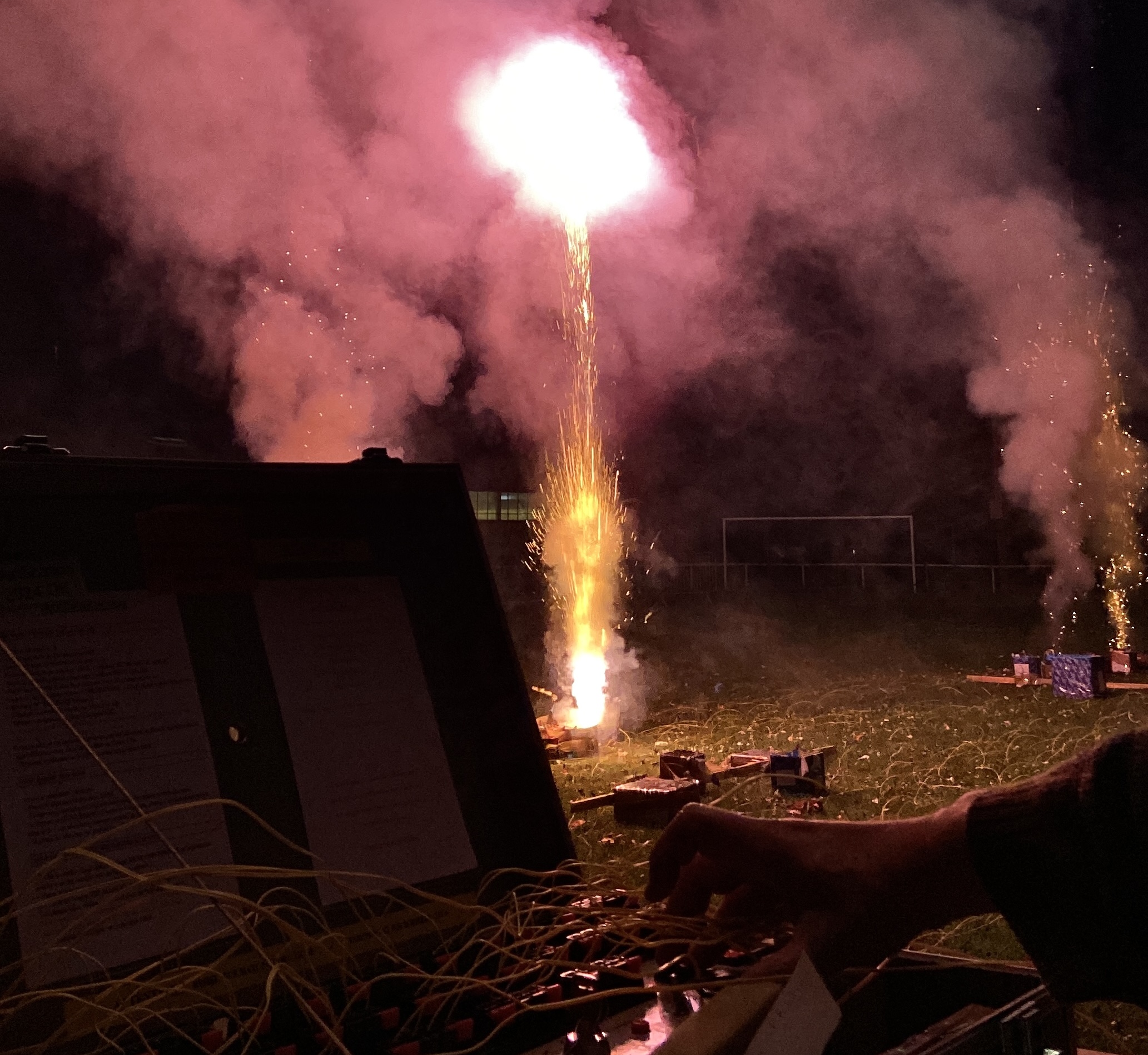 Feux d'artifice multi-couleurs dans le ciel