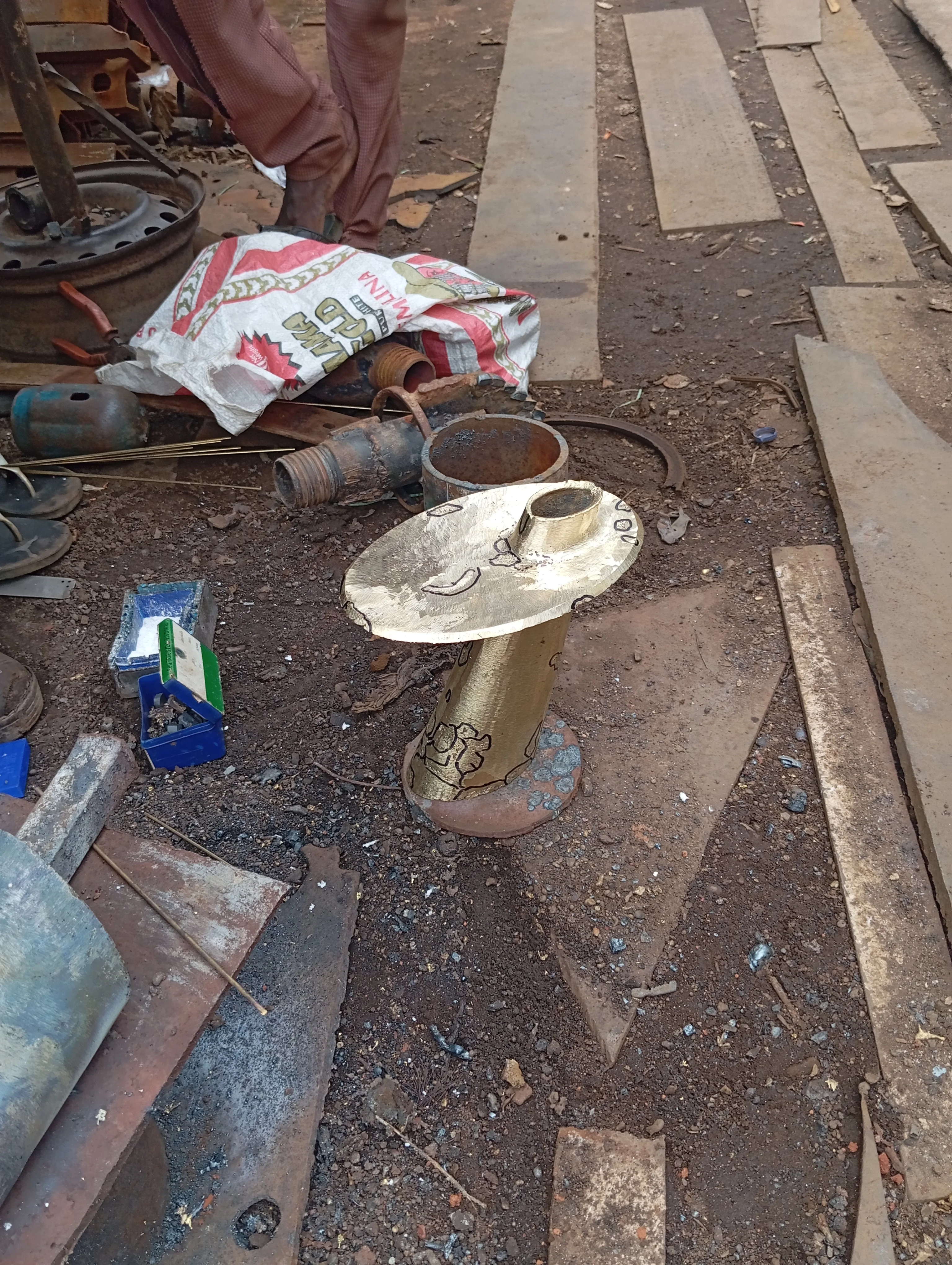 Sand casting setup for Adala vase — mould preparation at ISMAC Foundry