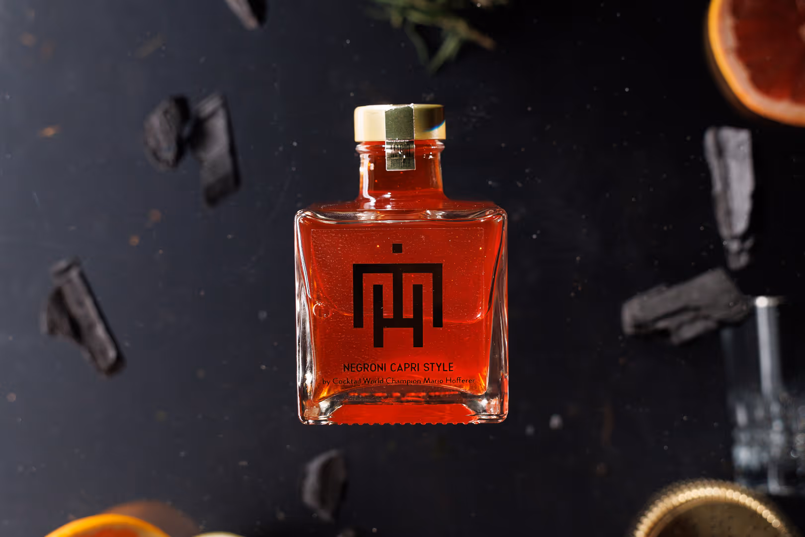 Image of the bottled cocktail negroni.