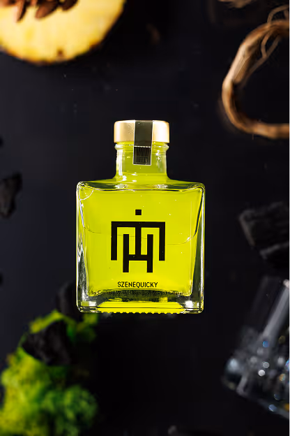 Image of the bottled cocktail szene quicky.