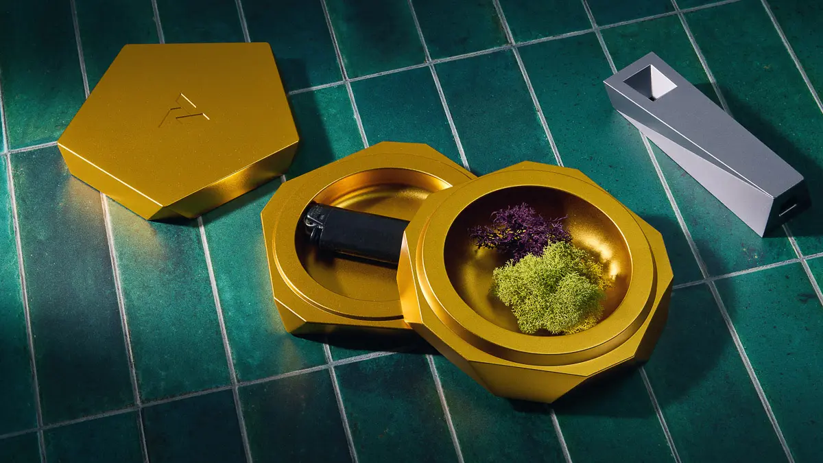 Vesta designer ashtray by Artifact opened next to a Tempest pipe