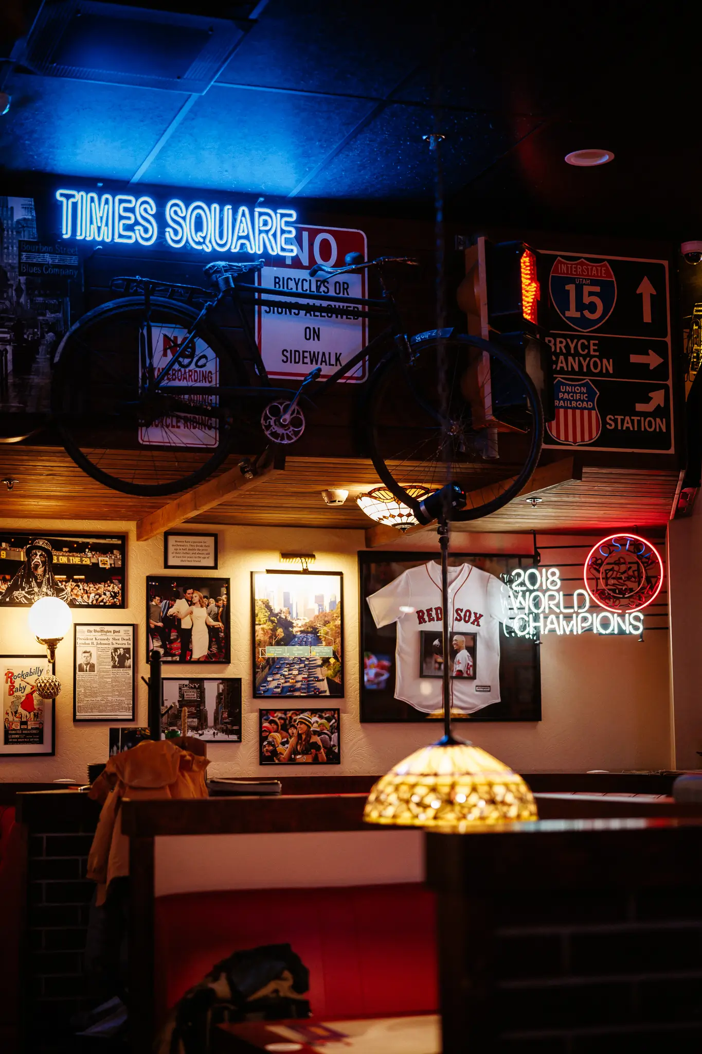 BabyBack Ribs & BBQ restaurant atmosphere