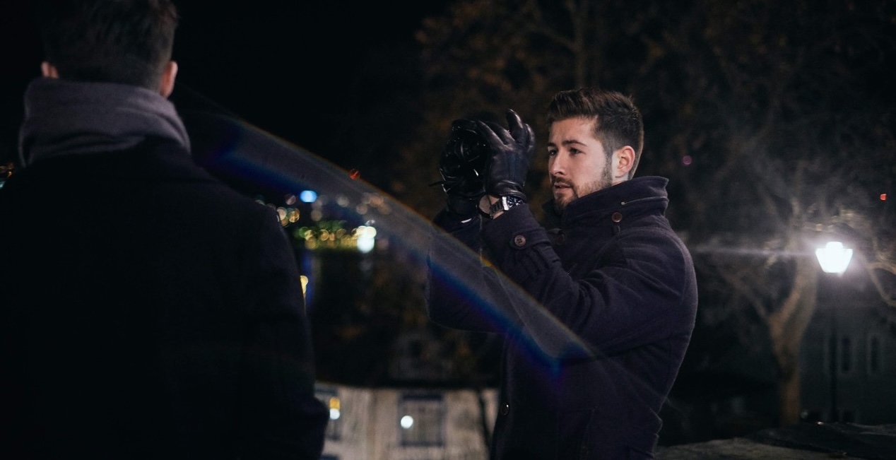 Fotograferingen går lettere for Ruben uten synshjelpemidler etter laseroperasjon hos OSLO SYN