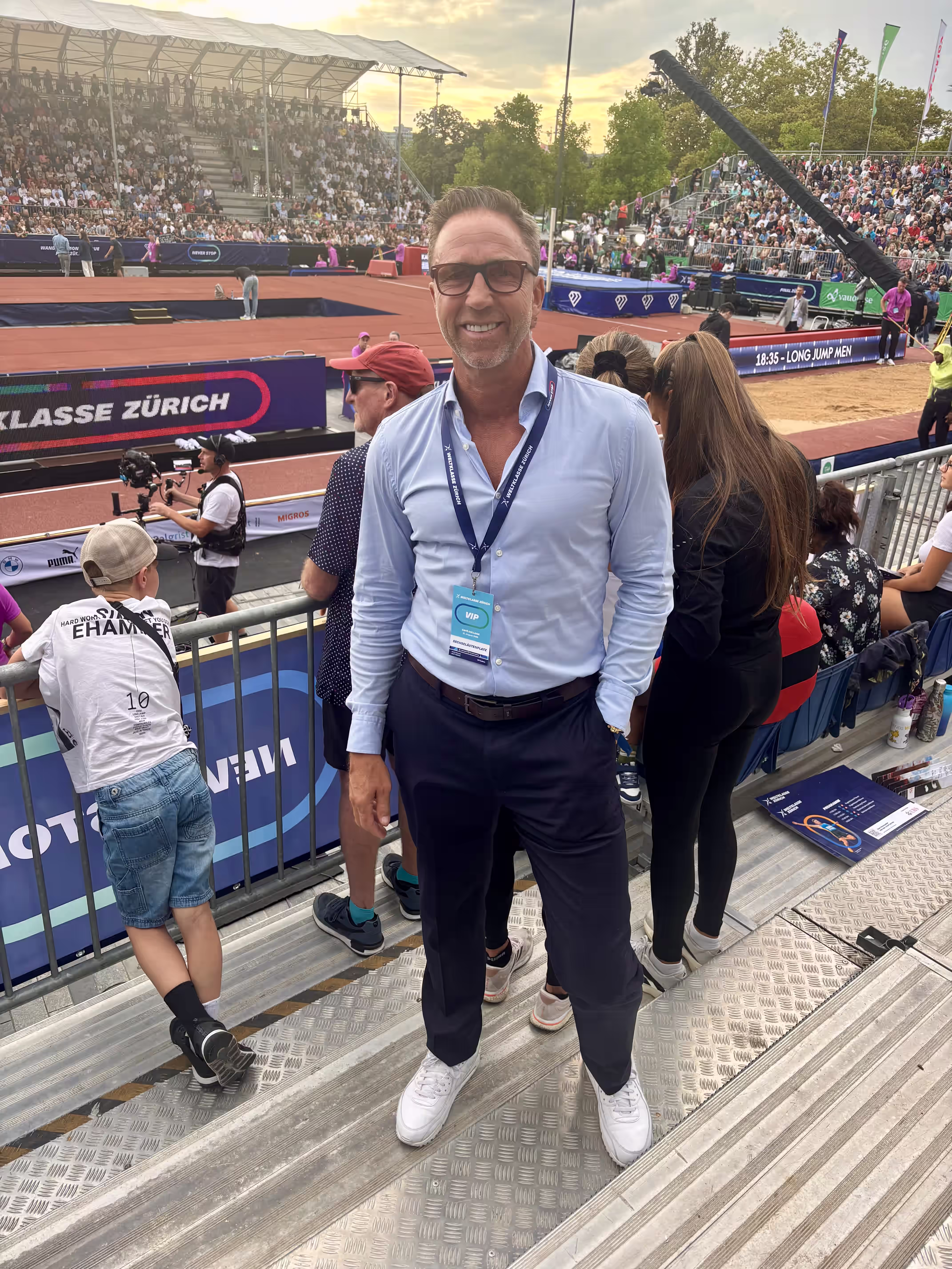 Leder for Bislett games og Bislett stadion, Steinar Hoen irriterte seg over brillene i hverdagen. Takket være PRESBEYOND laserbehandling hos OSLO SYN er han nå fri