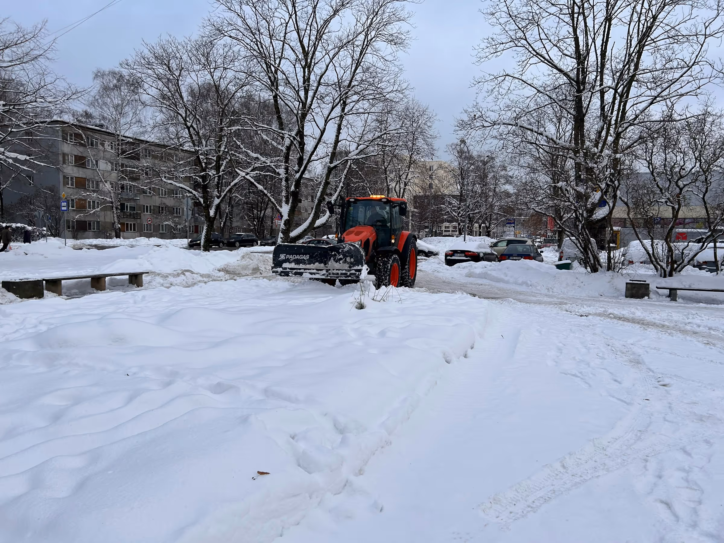 Splitt als umweltschonendes Streugut auf Gehweg in Münster — Alternative zu Streusalz