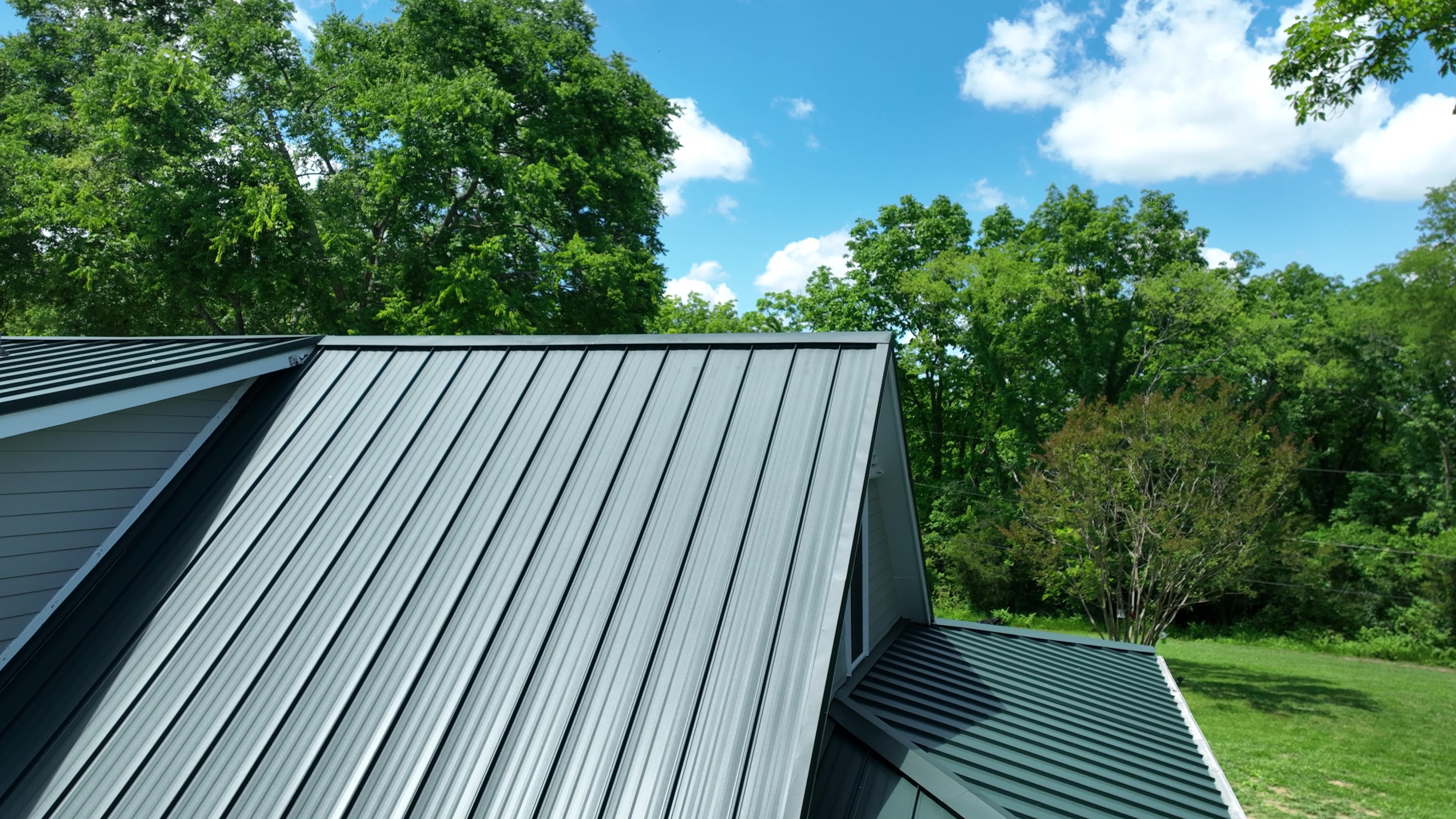 Elevated view of a Hartford Green standing seam metal roof on a Southern home in Franklin, TN