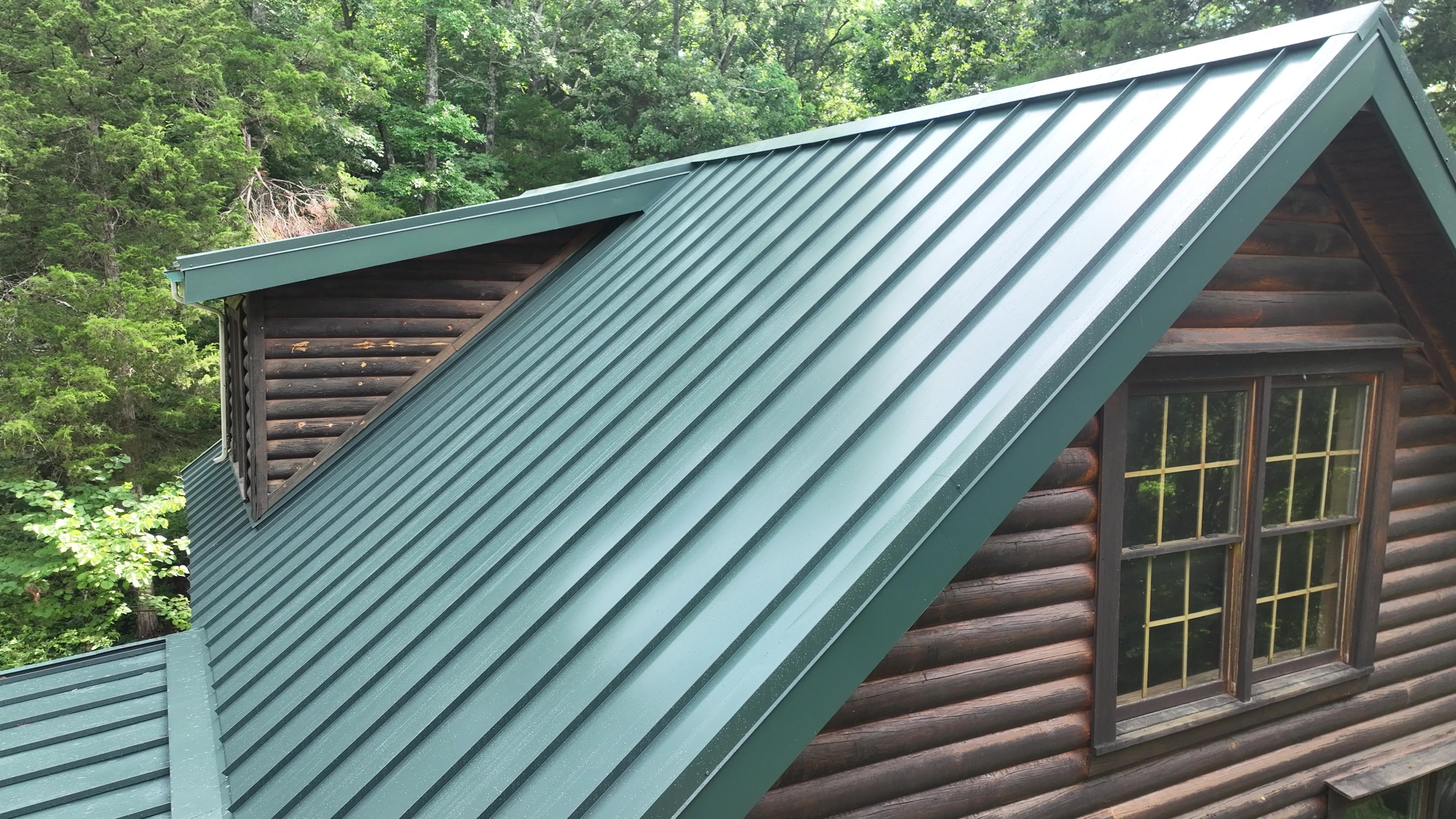 Aerial angle of a Hartford Green standing seam roof on a log cabin in Cookeville, Tennessee