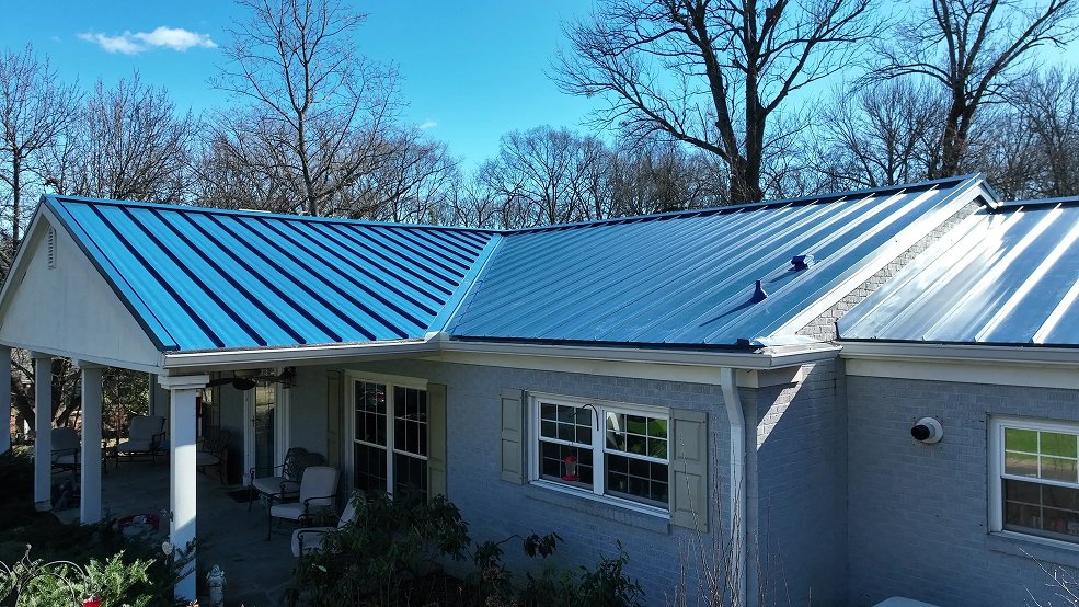 Front elevation of a royal blue standing seam metal roof on a mid century home in Nashville, Tennessee