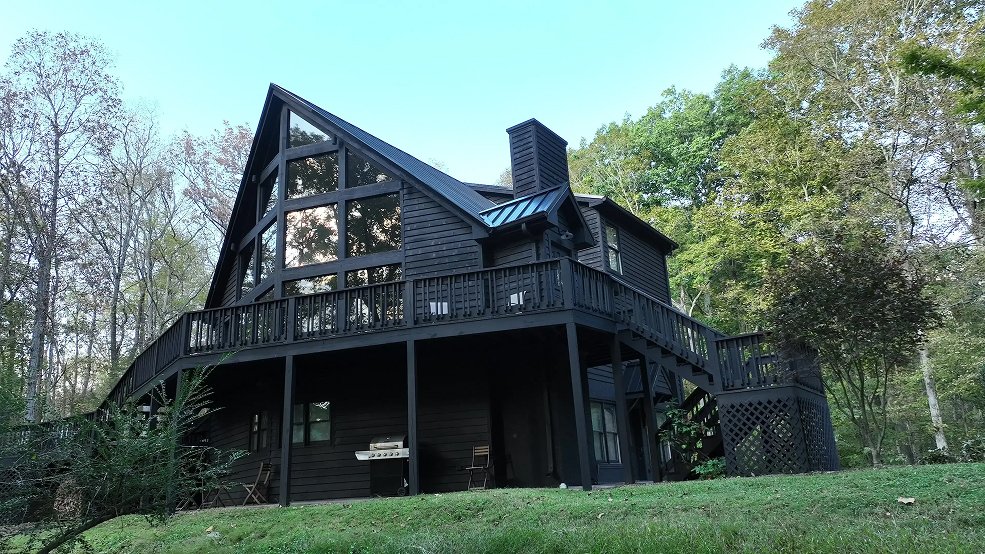 Black standing seam metal roof and flat roofline on a mid century home in Nashville, TN