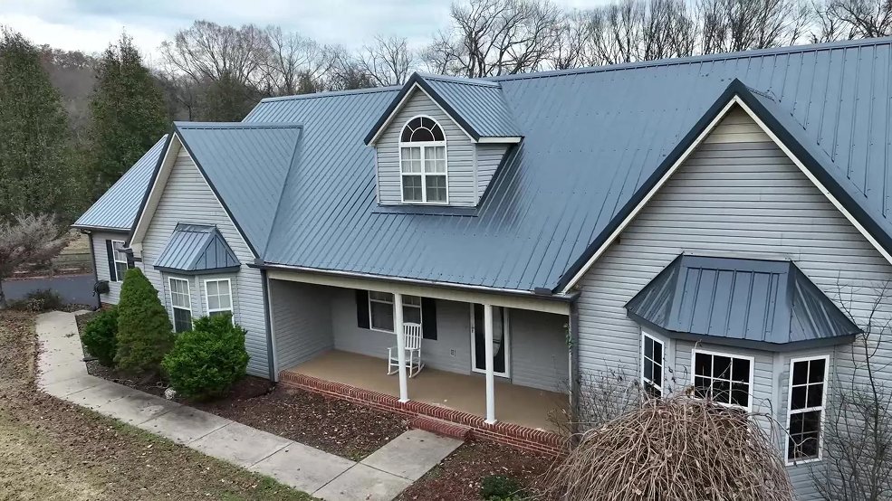 Standing seam metal roof panels and clean seam lines