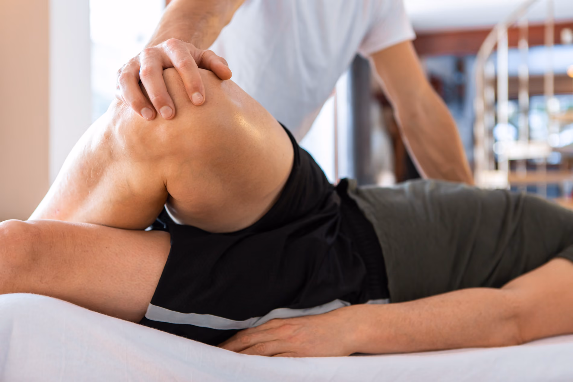 Mobilisation des Kniegelenks bei der Manuellen Therapie im Raum Würzburg
