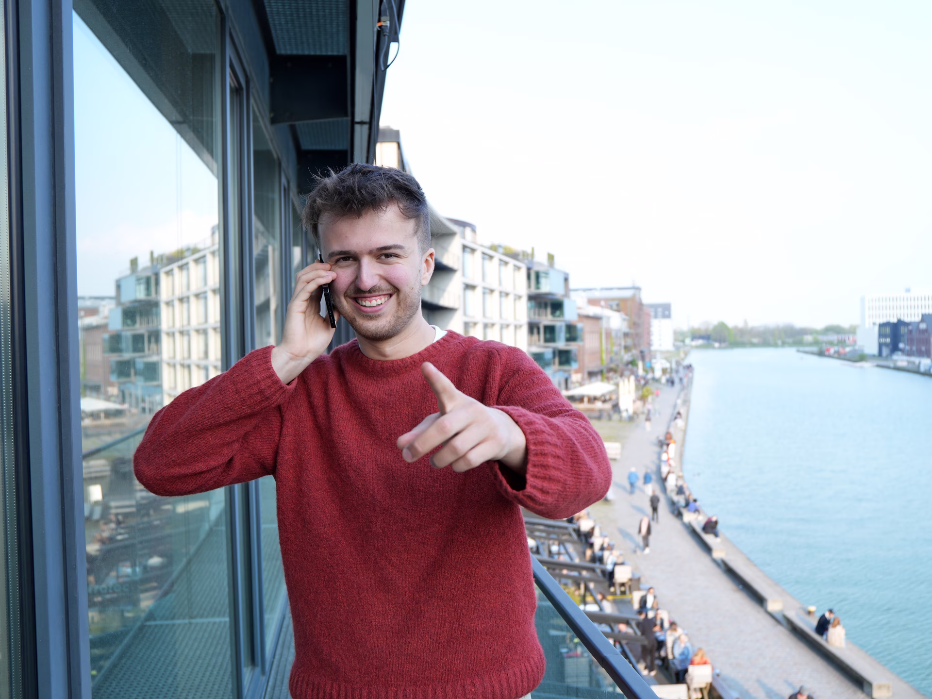 Teamfoto Webdesign.MS – Luca und Mattis im Büro am Hafen Münster