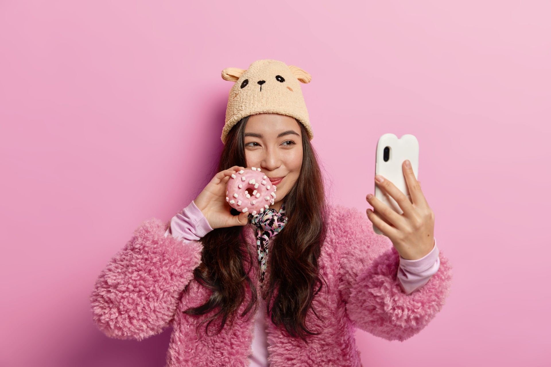 Micro vs Macro Influencers Which Delivers Better ROI for Brands