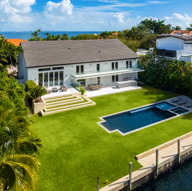 Modern two-story house with large lawn,  by MT Construction Miami