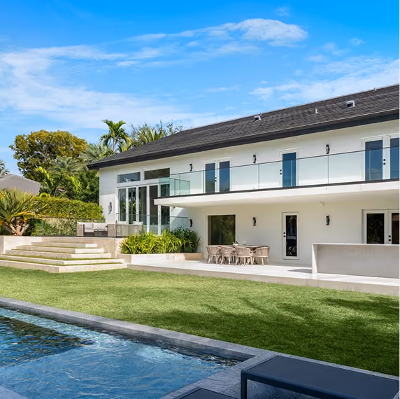 Modern two-story house with glass balcony, by MT Construction Group Miami