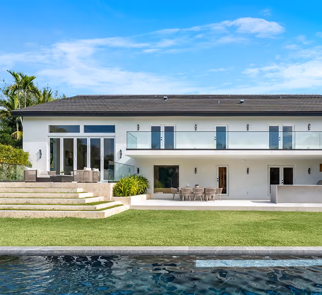 Modern two-story white house with glass balcony,  by MT Construction Miami