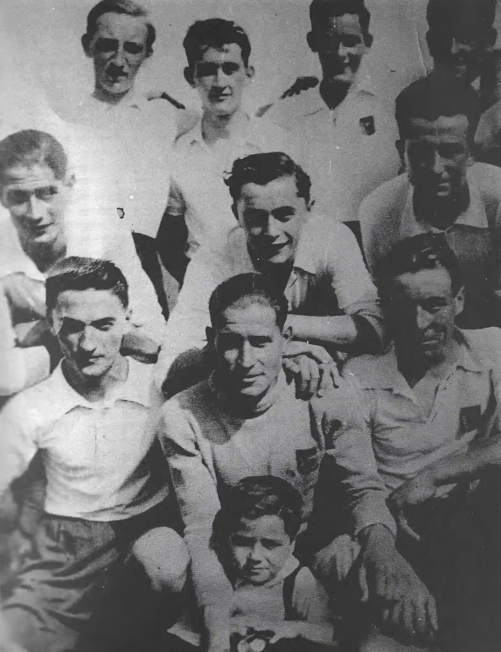 Photographie ancienne en noir et blanc, d’un groupe de footballeurs du club La Ligugeenne.