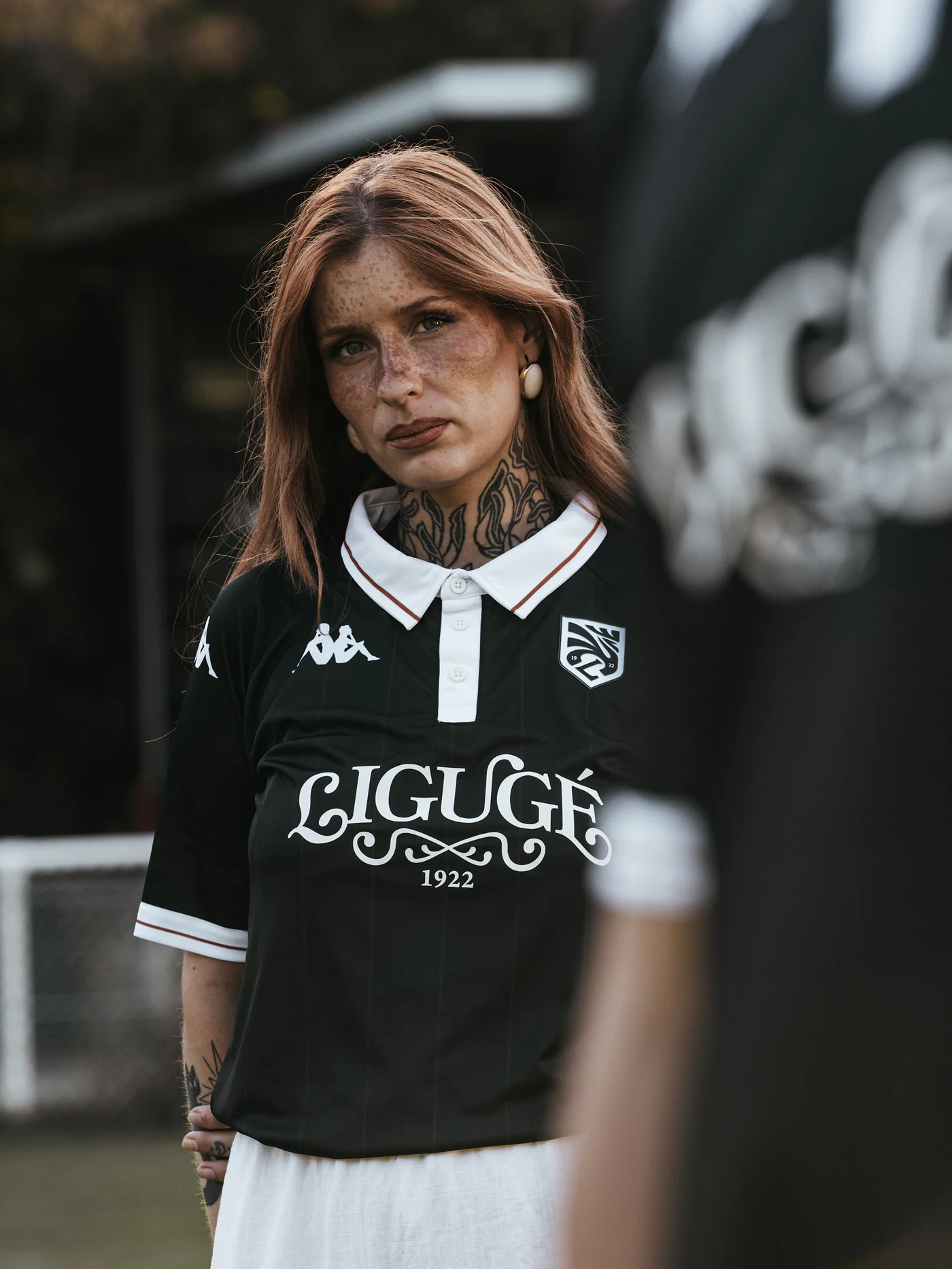 Photo d'une femme portant le nouveau maillot de La Ligugéenne.