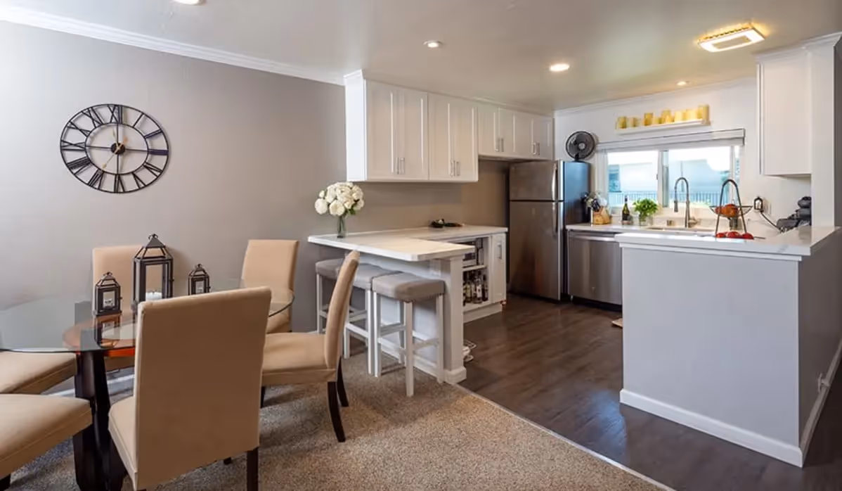 Dinning room area with table and decor