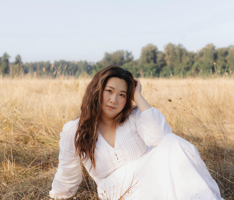 Luxury bridal makeup artist Emily Thy Ngo in Oregon